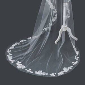 HOMA Floral Embroidered Veil w/ Blusher